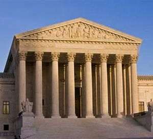 Curtea Supremă a SUA susţine poziţia lui Trump în privinţa raidurilor împotriva imigranţilor